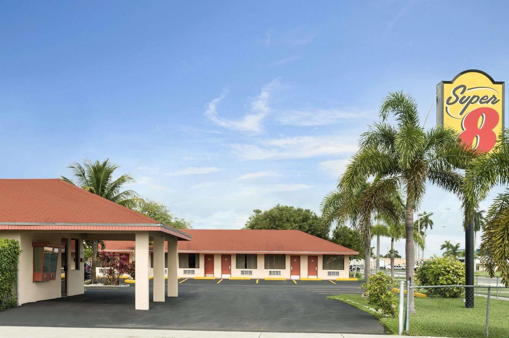 Super 8 By Wyndham Florida City/Homestead/Everglades Exterior foto